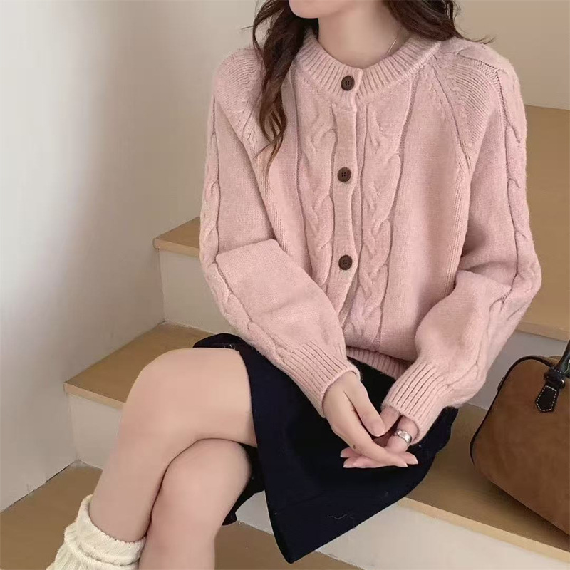 EB | Kabelstrickjacke mit Knöpfen