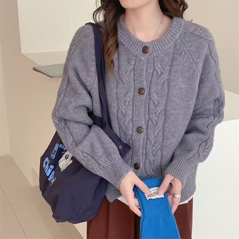 EB | Kabelstrickjacke mit Knöpfen
