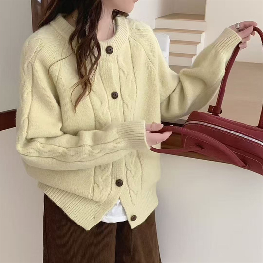 EB | Kabelstrickjacke mit Knöpfen