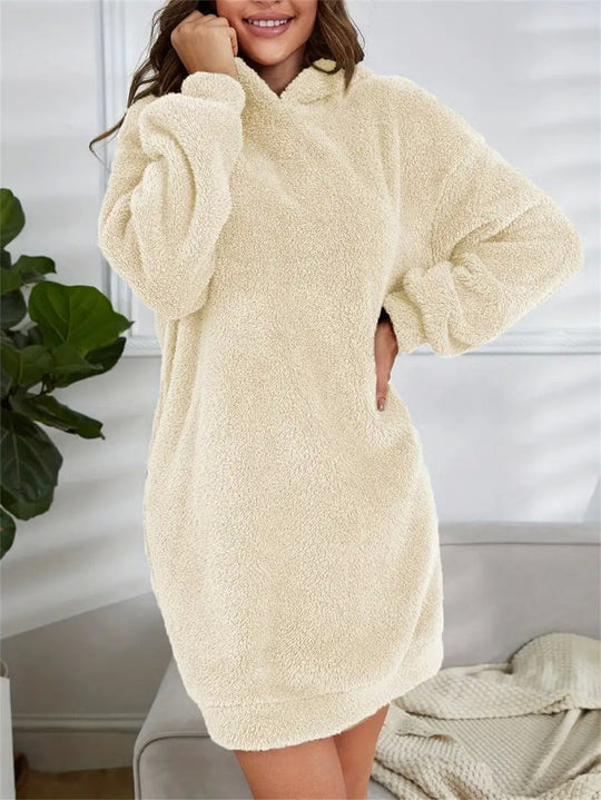 EB | Übergröße Teddy Sweatkleid mit Kapuze