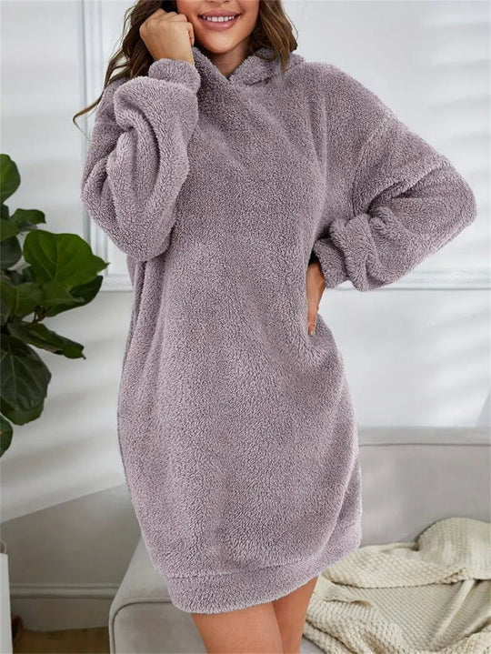 EB | Übergröße Teddy Sweatkleid mit Kapuze
