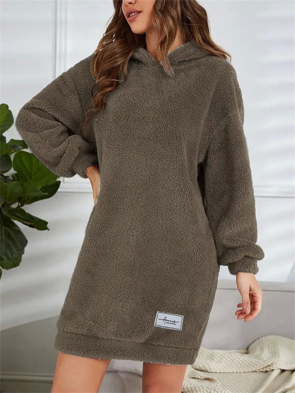 EB | Übergröße Teddy Sweatkleid mit Kapuze