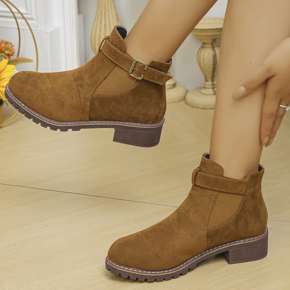EB | Stiefeletten – Rauleder-Textur – Schnallenriemen – Blockabsatz – Rutschfeste Sohle