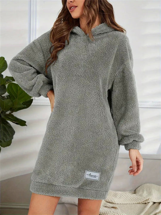 EB | Übergröße Teddy Sweatkleid mit Kapuze