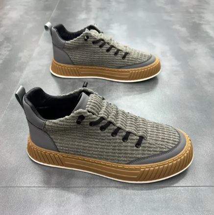 Solide Turnschuhe für Männer EB