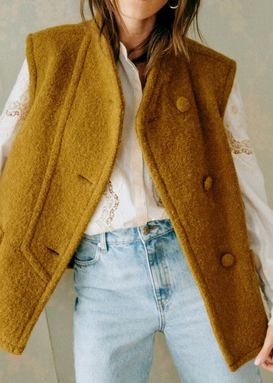 EB | Modische und Minimalistische Strickjacke