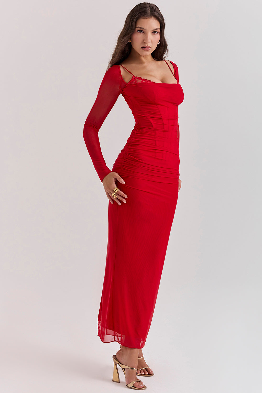 EB | Elegantes Maxikleid mit tiefem Ausschnitt und langen Ärmeln