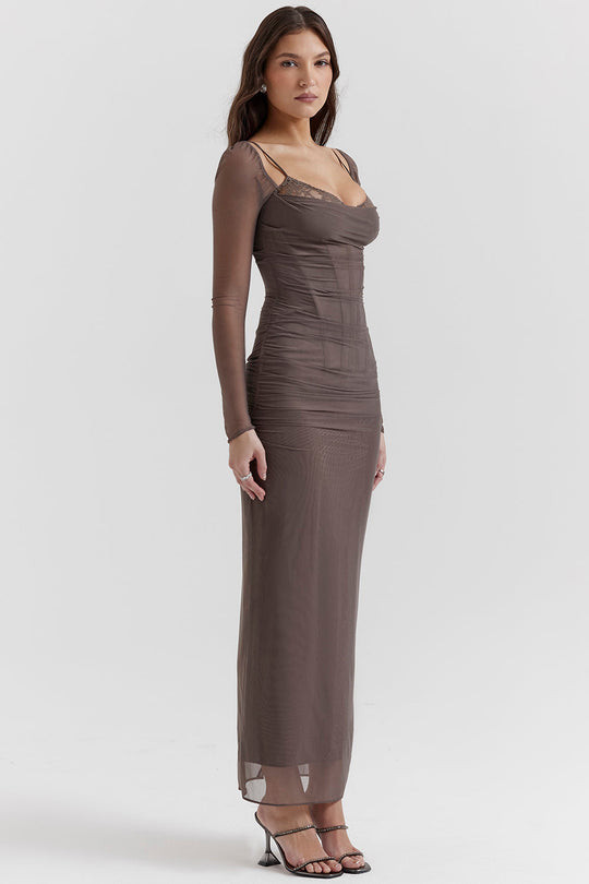 EB | Elegantes Maxikleid mit tiefem Ausschnitt und langen Ärmeln
