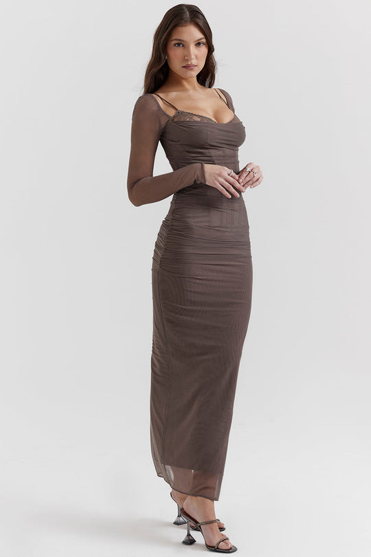EB | Elegantes Maxikleid mit tiefem Ausschnitt und langen Ärmeln