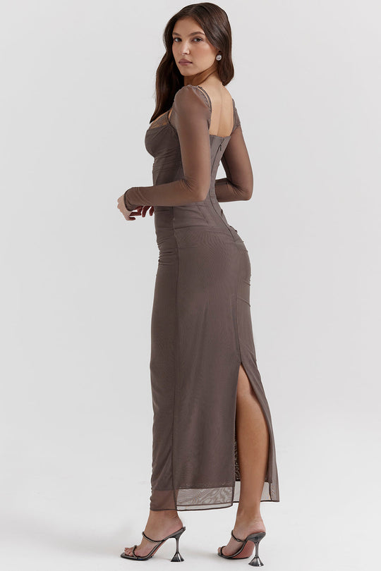 EB | Elegantes Maxikleid mit tiefem Ausschnitt und langen Ärmeln