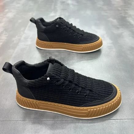 Solide Turnschuhe für Männer EB
