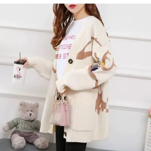 EB | Strickjacke mit Verspieltem Druck und Knopfverschluss