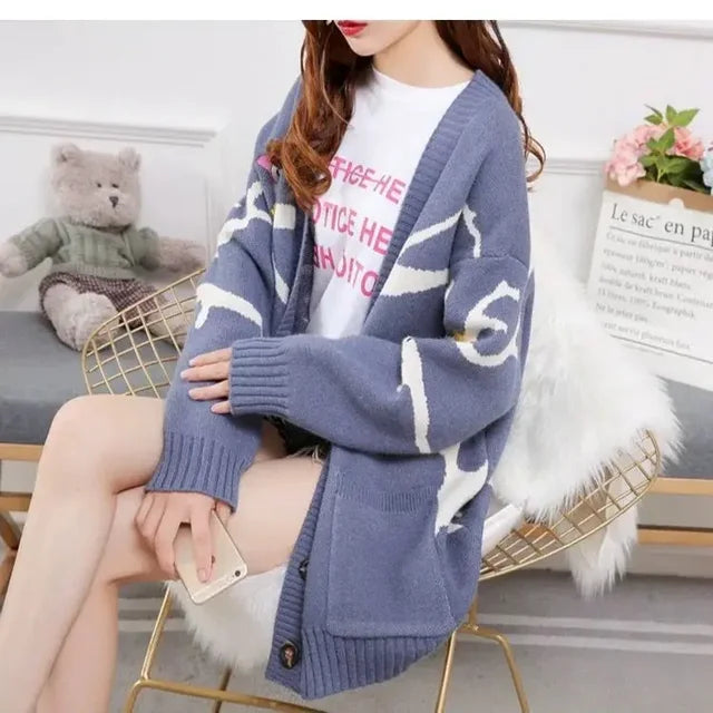 EB | Strickjacke mit Verspieltem Druck und Knopfverschluss