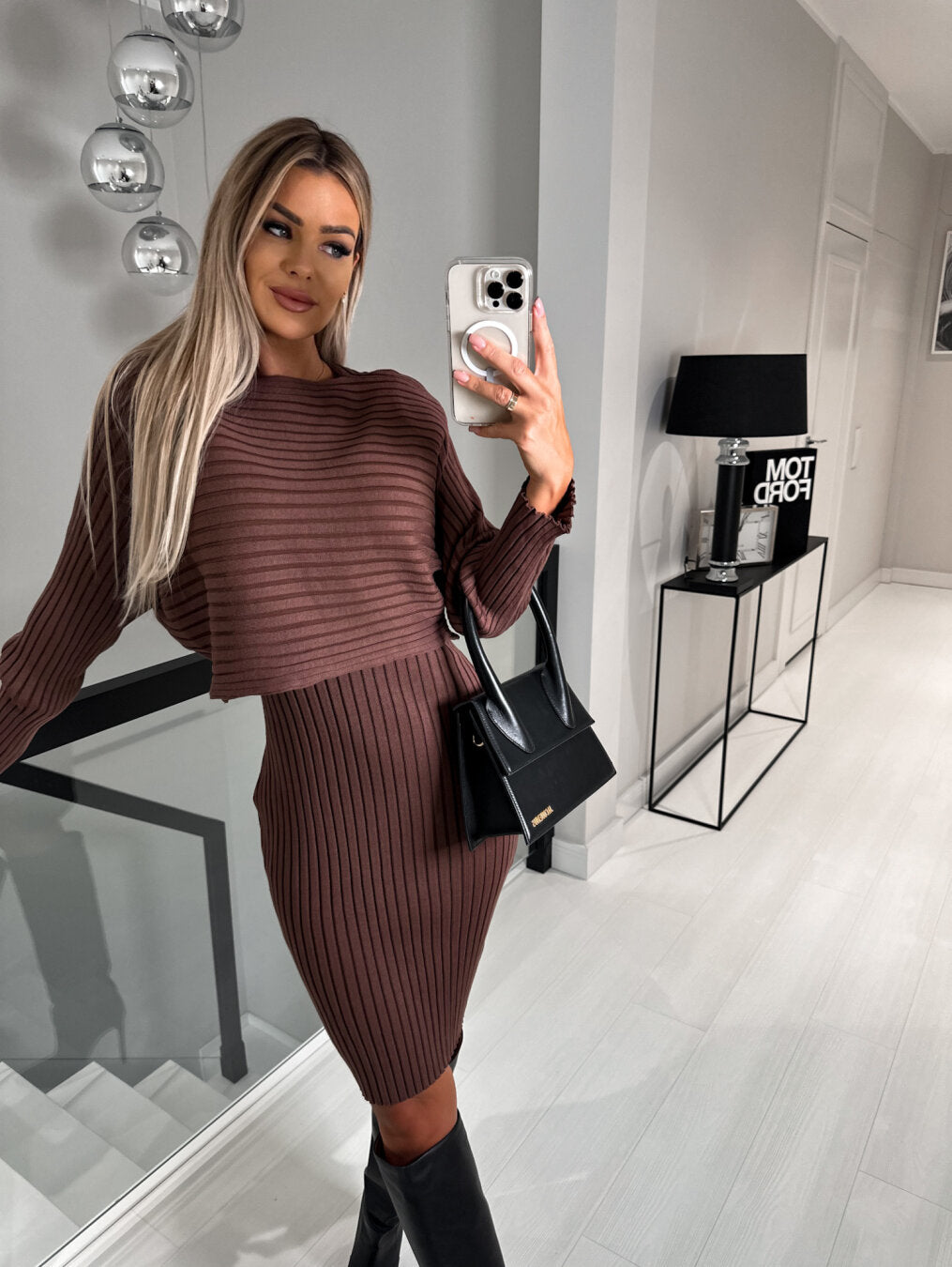 EB | Ärmelloses Kleid mit Passendem Pullover