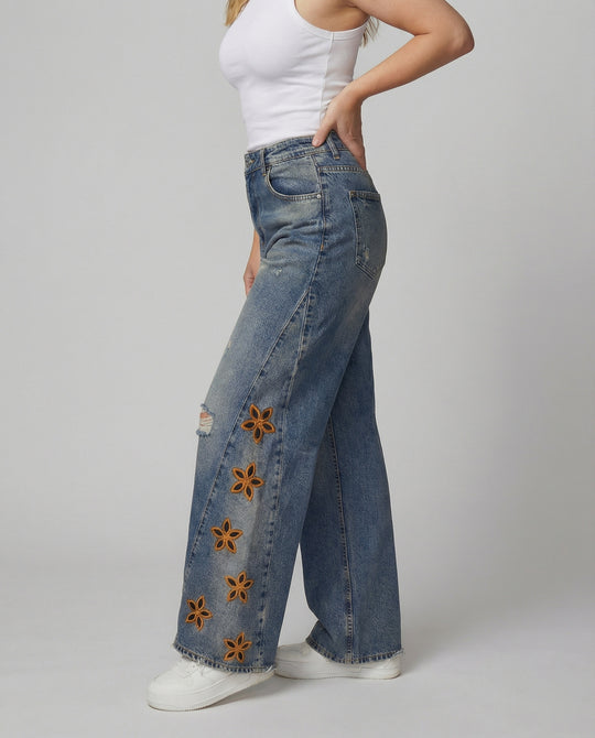 Damen Weit geschnittene Jeans im floralen Design mit bunten Applikationen EB