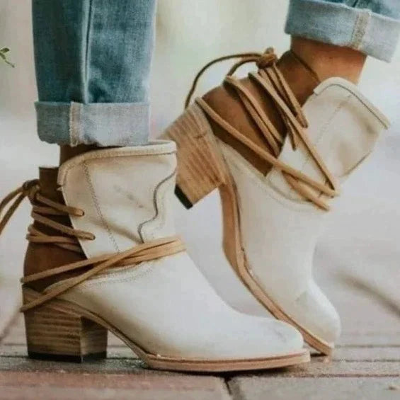 EB | Stiefel mit Rückenriemen und Dicker Absatz