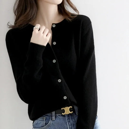 EB | Gestrickter Pullover mit Ausschnitt