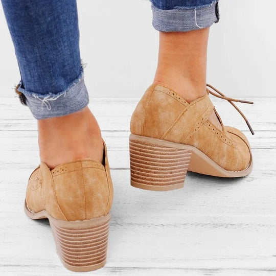 Schmal zulaufende Lederschuhe EB