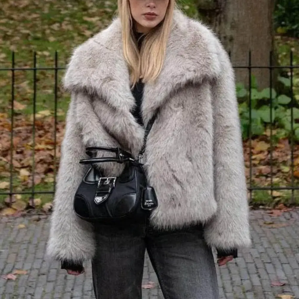 EB | Glam Faux-Fur-Jacke