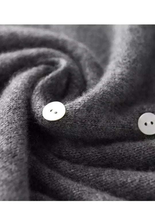 EB | Cardigan mit asymmetrischem Knopfdesign