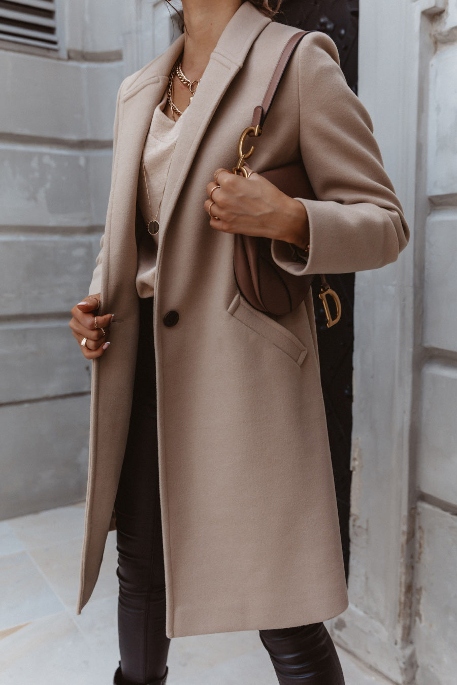 EB | The List Burgunder Mantel