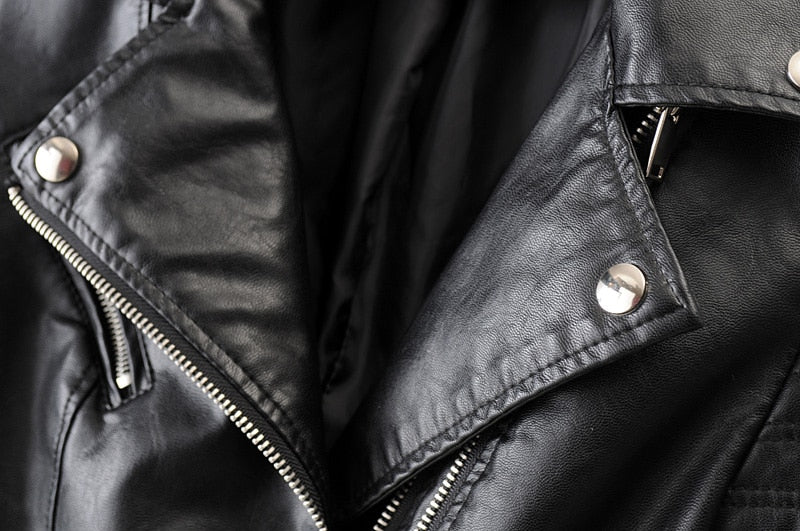 EB | Mutige Lederjacke für Frauen