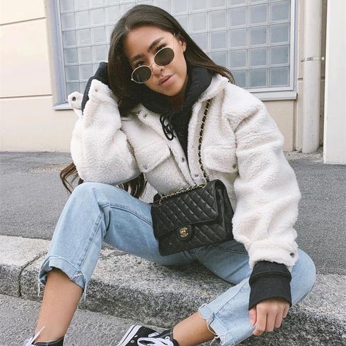 EB | Kurze Jacke aus synthetischer Schafwolle