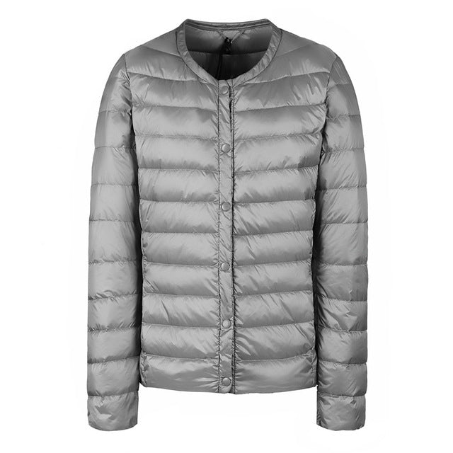 EB | Elegance Essential" kragenlose kompakte Daunenjacke