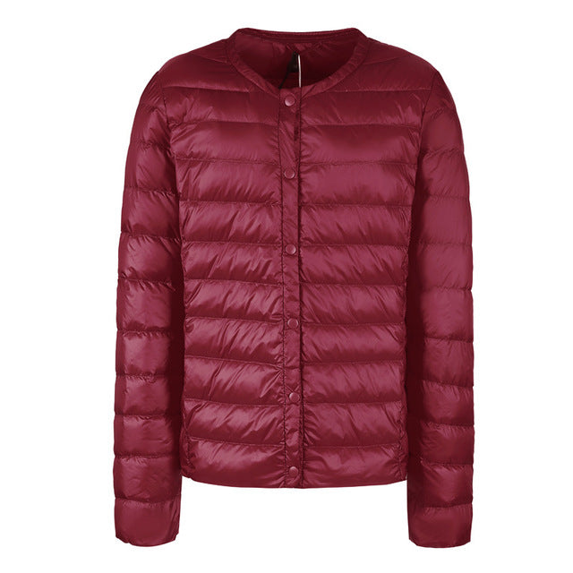 EB | Elegance Essential" kragenlose kompakte Daunenjacke