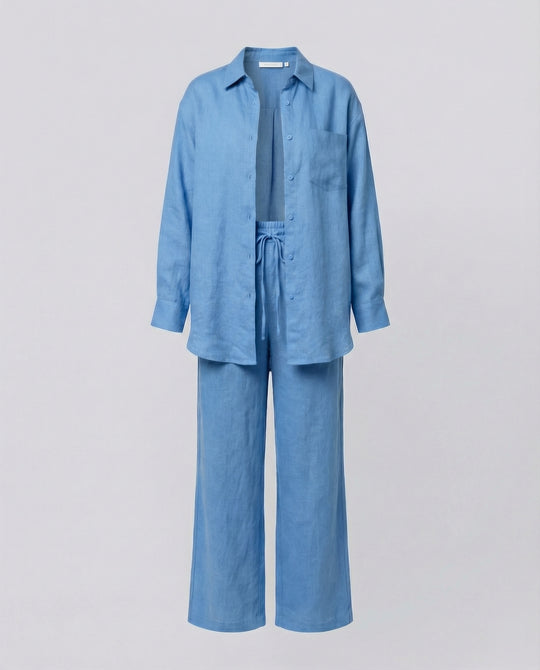 Damen Lässiges Leinen-Outfit mit weit geschnittenem Hemd und lockeren Hosen EB