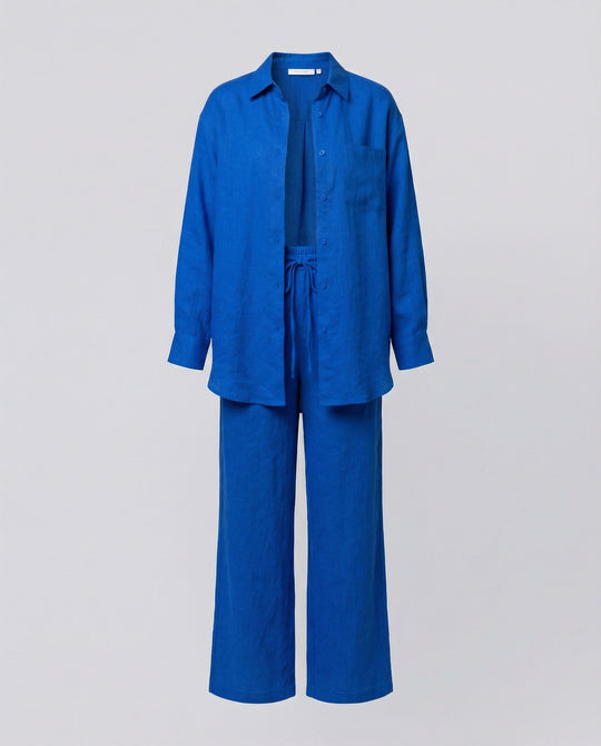 Damen Lässiges Leinen-Outfit mit weit geschnittenem Hemd und lockeren Hosen EB