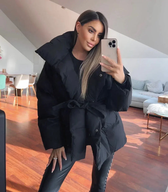 EB | Kurze Damenjacke mit Stehkragen und Taillierter Taille