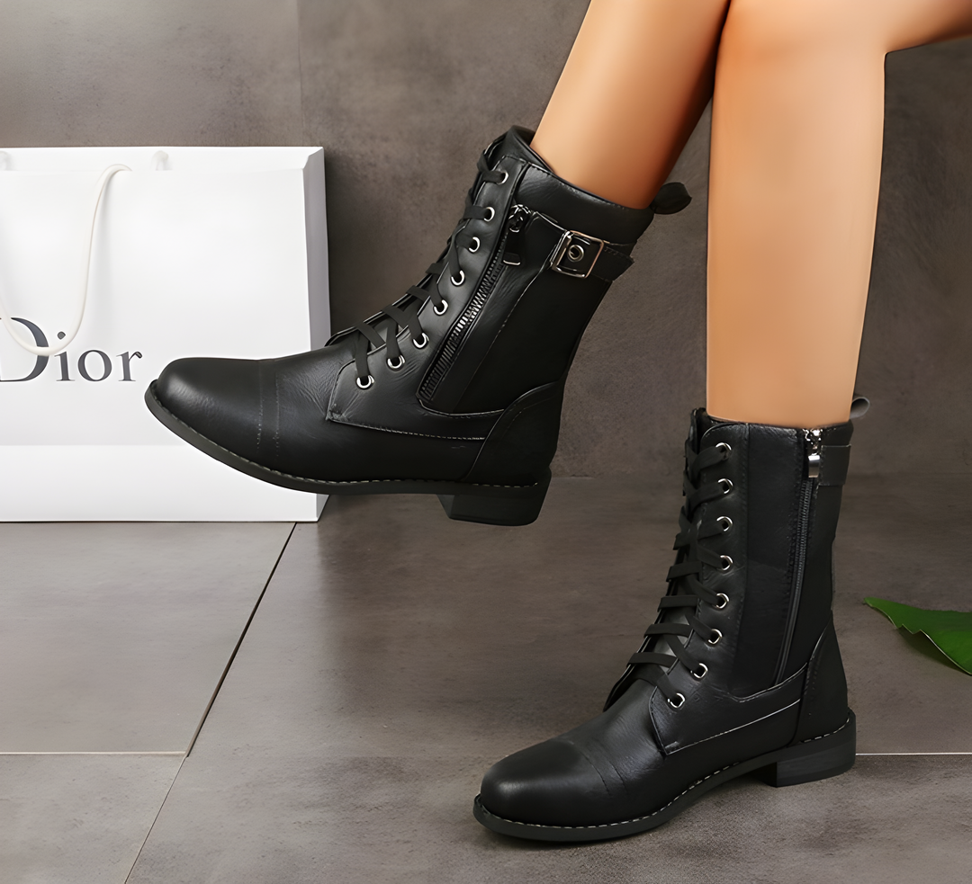 EB | Kurze Stiefel mit dicken Absätzen