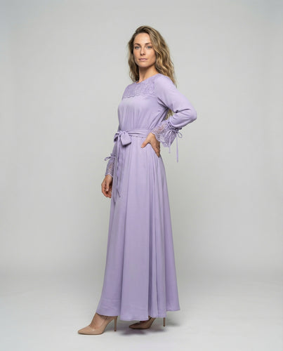 Damen nan elegantes Maxikleid mit Taillengürtel und Spitzenmanschetten EB