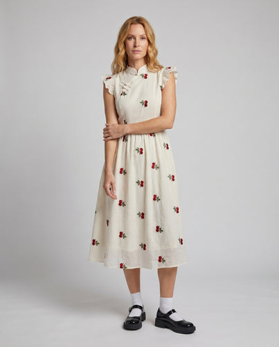Damen verspieltes Kleid mit Rüschendetails und Kirschstickereien