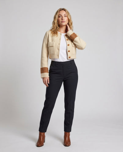 Damen Modische Strickjacke mit Knopfdetails und aufgesetzten Taschen EB