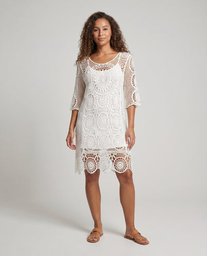 Damen Häkel-Strandkleid mit luftiger Struktur und einzigartigen Mustern EB
