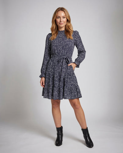 Damen Hemdblusenkleid mit plissierten Details und Bindegürtel