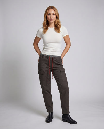 Damen nan körperbetontes Stretch-Basicshirt mit verstärktem Halsbündchen und flachen Nähten EB