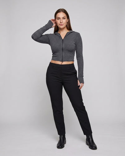 Damen nan schmal geschnittenes Kapuzen-Crop-Top aus geripptem Feinstrick mit kurzem Frontreißverschluss EB