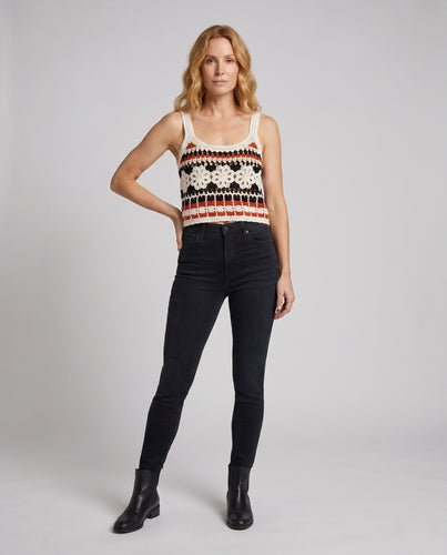 Damen gehäkeltes Crop-Top mit floralem Design und modernen Akzenten EB