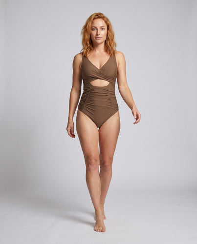 Damen Badeanzug mit figurumspielendem Schnitt und Cut-Out-Details EB