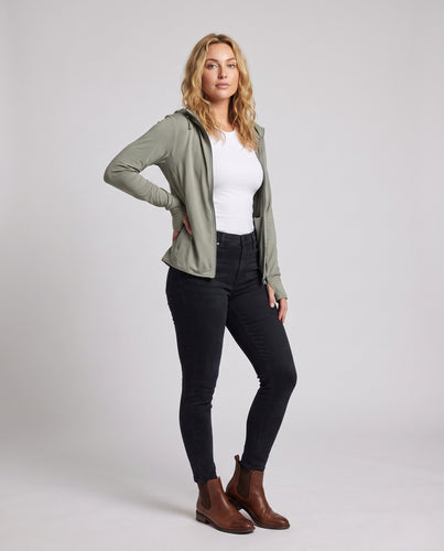 Damen atmungsaktive Funktionsjacke mit innovativem Kapuzendesign EB