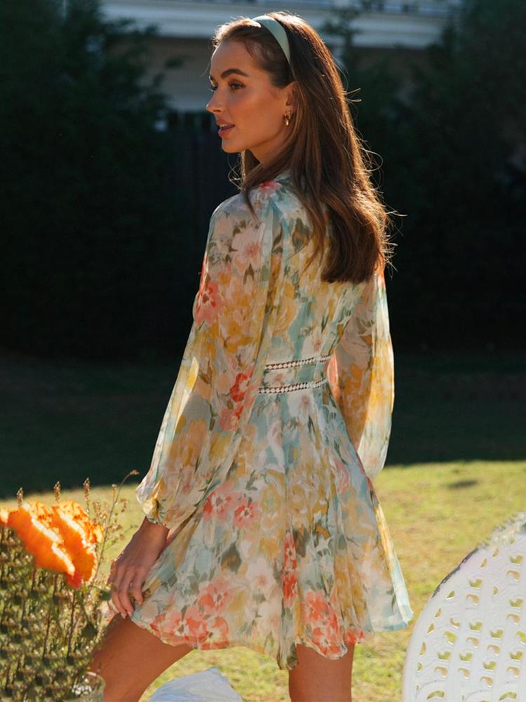 EB | Bedrucktes Minikleid mit V-Ausschnitt und Spitze