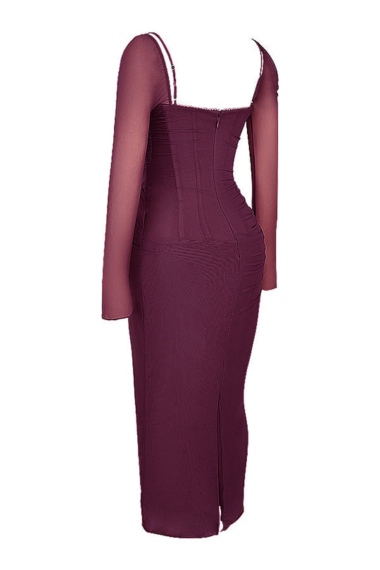 EB | Elegantes Maxikleid mit tiefem Ausschnitt und langen Ärmeln