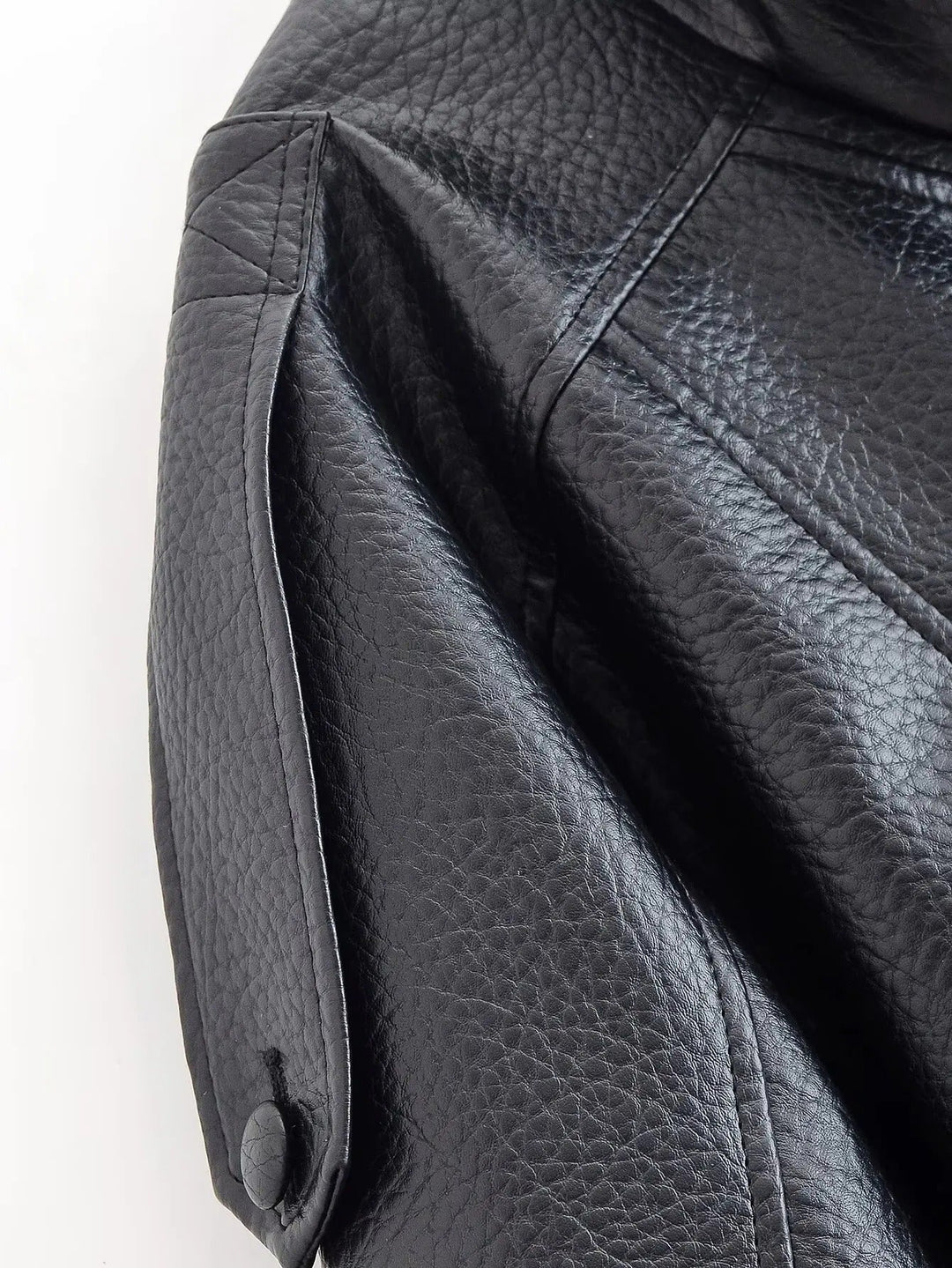 EB | Asymmetrische Lederjacke