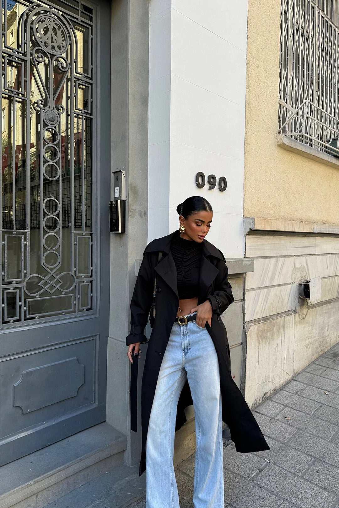 EB | Schwarzer Trenchcoat Im Eleganten Design für Damen