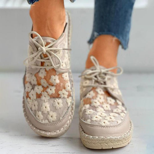 Bestickte Blümchen-Schuhe mit unterstützendem Fußbett – Lucine EB