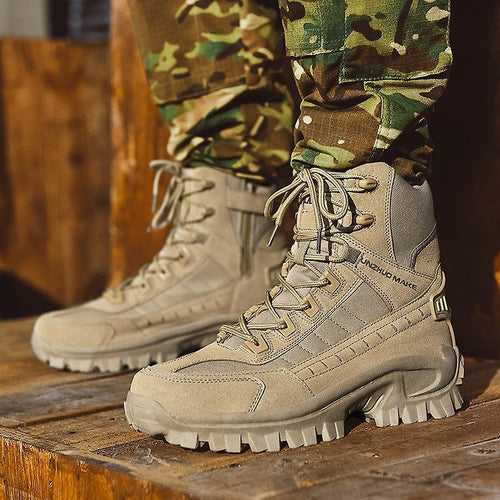 Coole militärische Winterstiefel