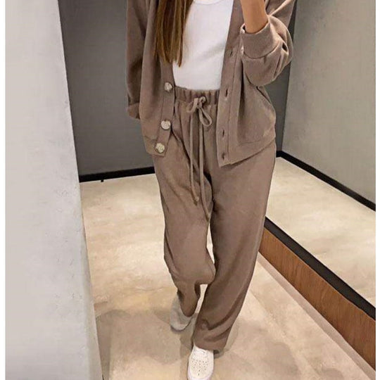 EB | Zweiteilig: Strickjacke mit Knopfleiste und passender Hose